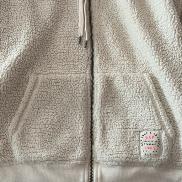 Gap - Picture 5 of 7